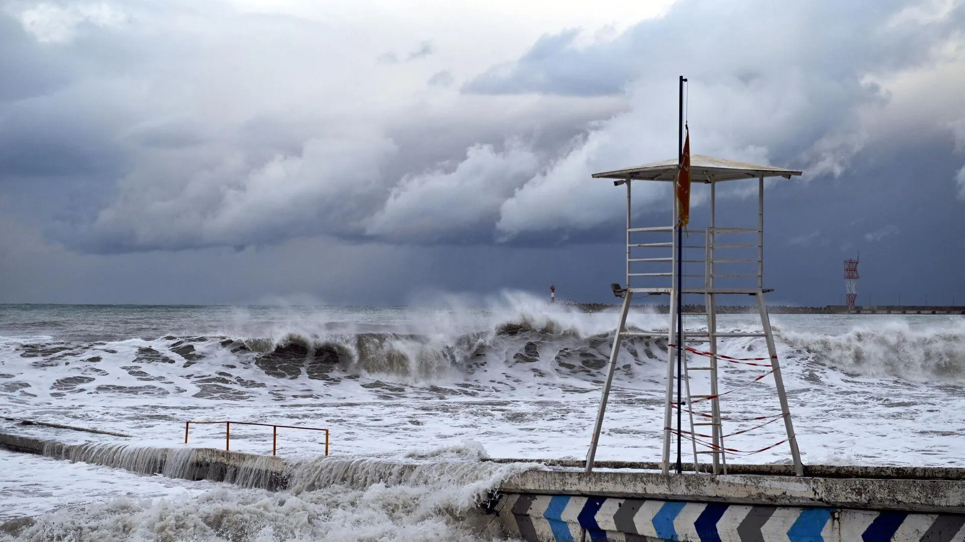 черное море во время шторма