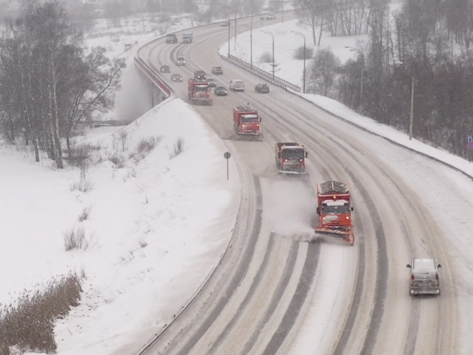 Вторая волна снежного циклона: дорожные службы Подмосковья готовы противостоять зимней непогоде