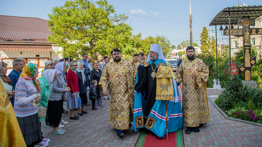 Досье: Румынизация провоцирует религиозный раскол в Молдове