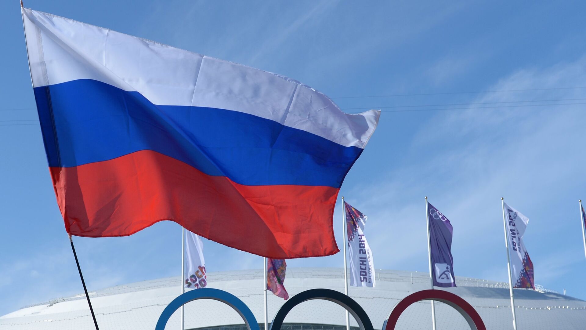 Могут ли российские спортсмены использовать изображение государственных флага и герба на спортивной одежде