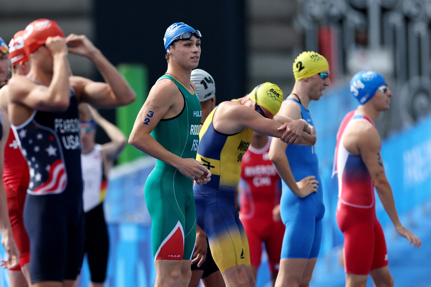 Триатлон мужчины. Диего ментрида триатлон. Триатлон юноши. Триатлон колясочники. Алистер браунли.