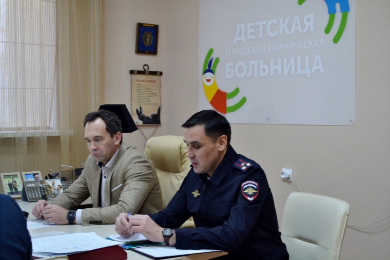 Ринат Габитов (справа)