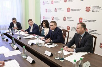 Алексей Текслер принял участие в заседании попечительского совета театра оперы и балета им. М.И. Глинки. Автор фото - Наиль Фаттахов 