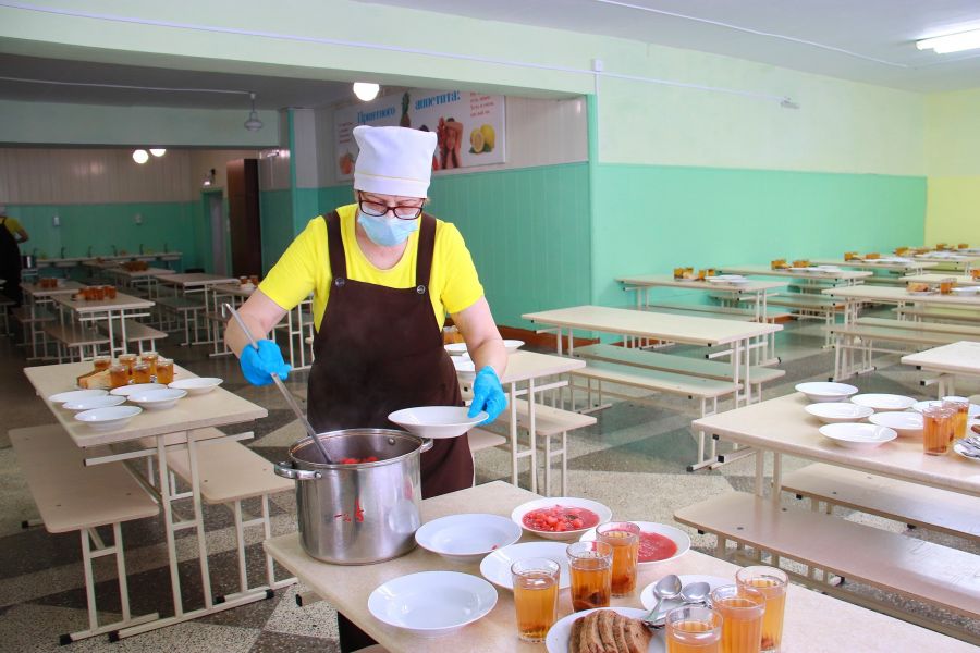 Оплата столовой. Школьная столовая. Булочки в школьной столовой. Аппараты в школьных столовых. Булочки в столовой школы.