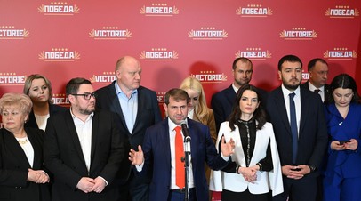 Лидеры оппозиционных молдавских партий и общественные деятели после подписания соглашения об объединении оппозиционных партий в политический блок «Победа»
