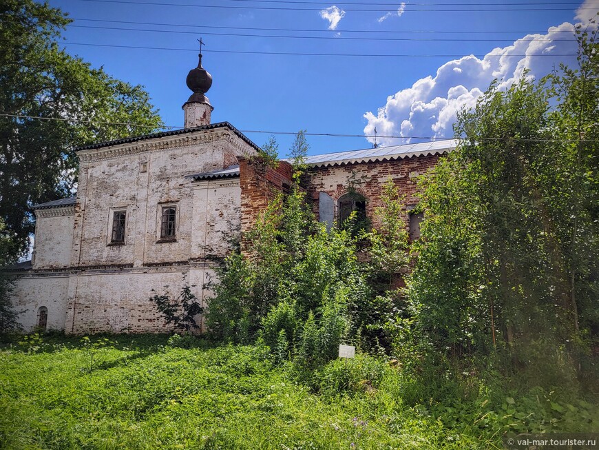 Церковь Тихвинской иконы Божией Матери с трапезной