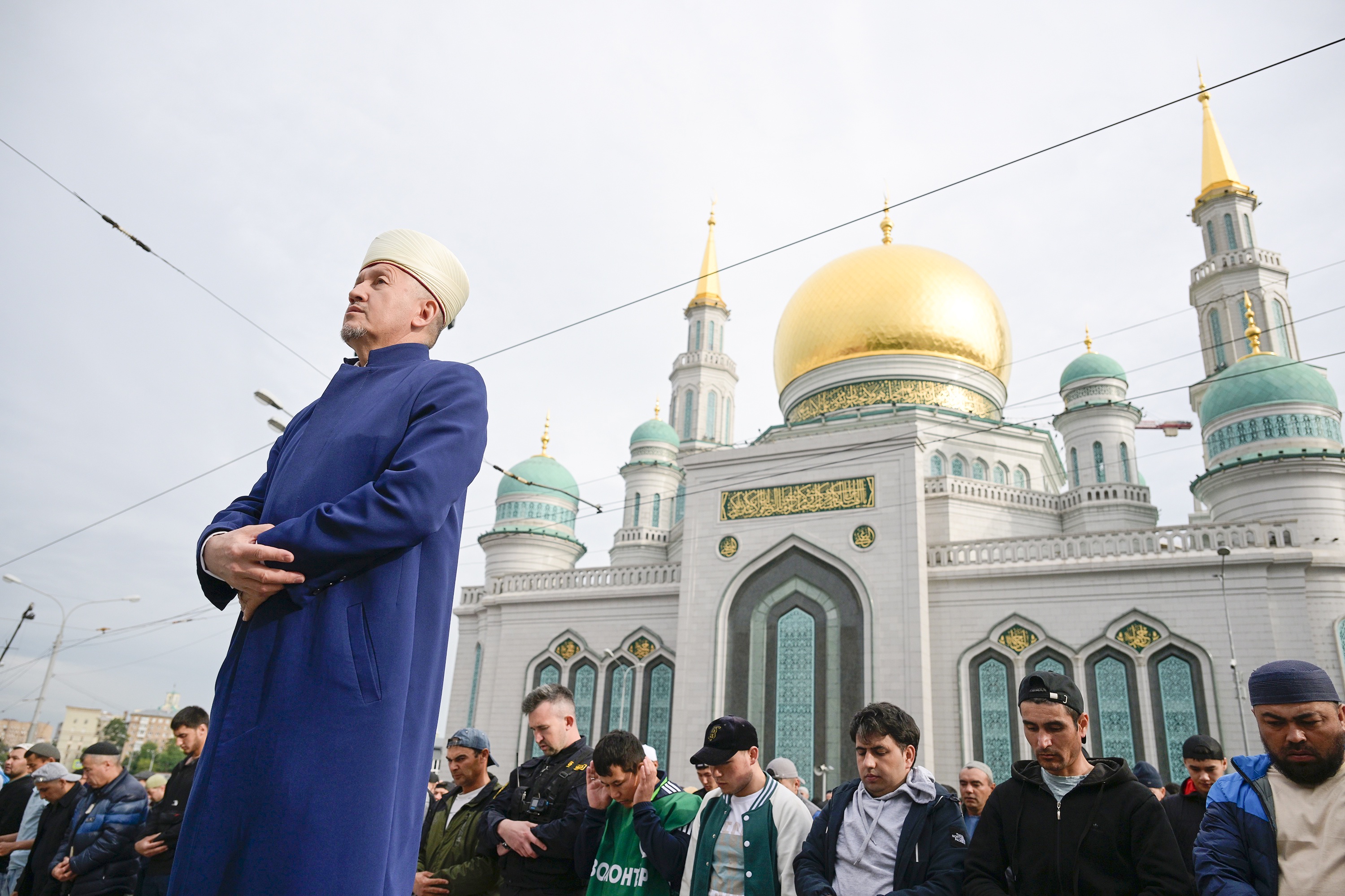 Можно ли работать в байрам. Курбан байрам Московская Соборная мечеть. Курбан байрам мечеть в Москве.