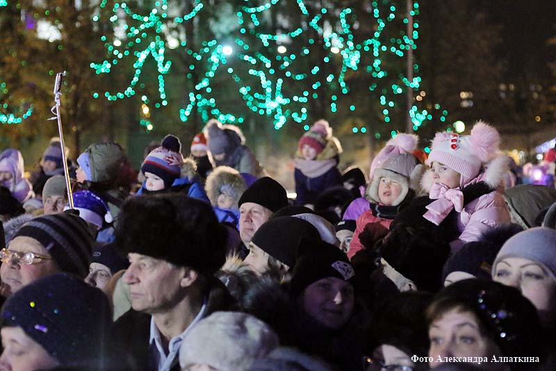 Курганцы встречают Новый год на центральной площади города.
