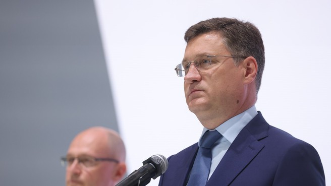 Александр Новак выступил на церемонии открытия «Мировой атомной недели». Слева - Первый Заместитель Руководителя Администрации Президента Сергей Кириенко