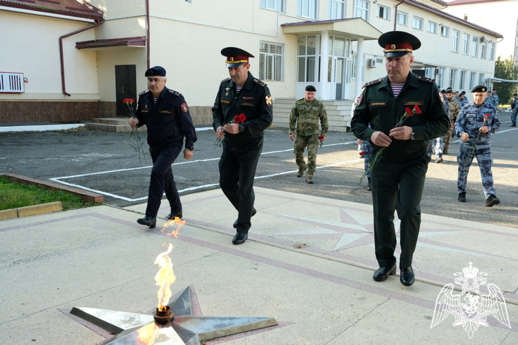 В Дагестане росгвардейцы почтили память погибших боевых товарищей