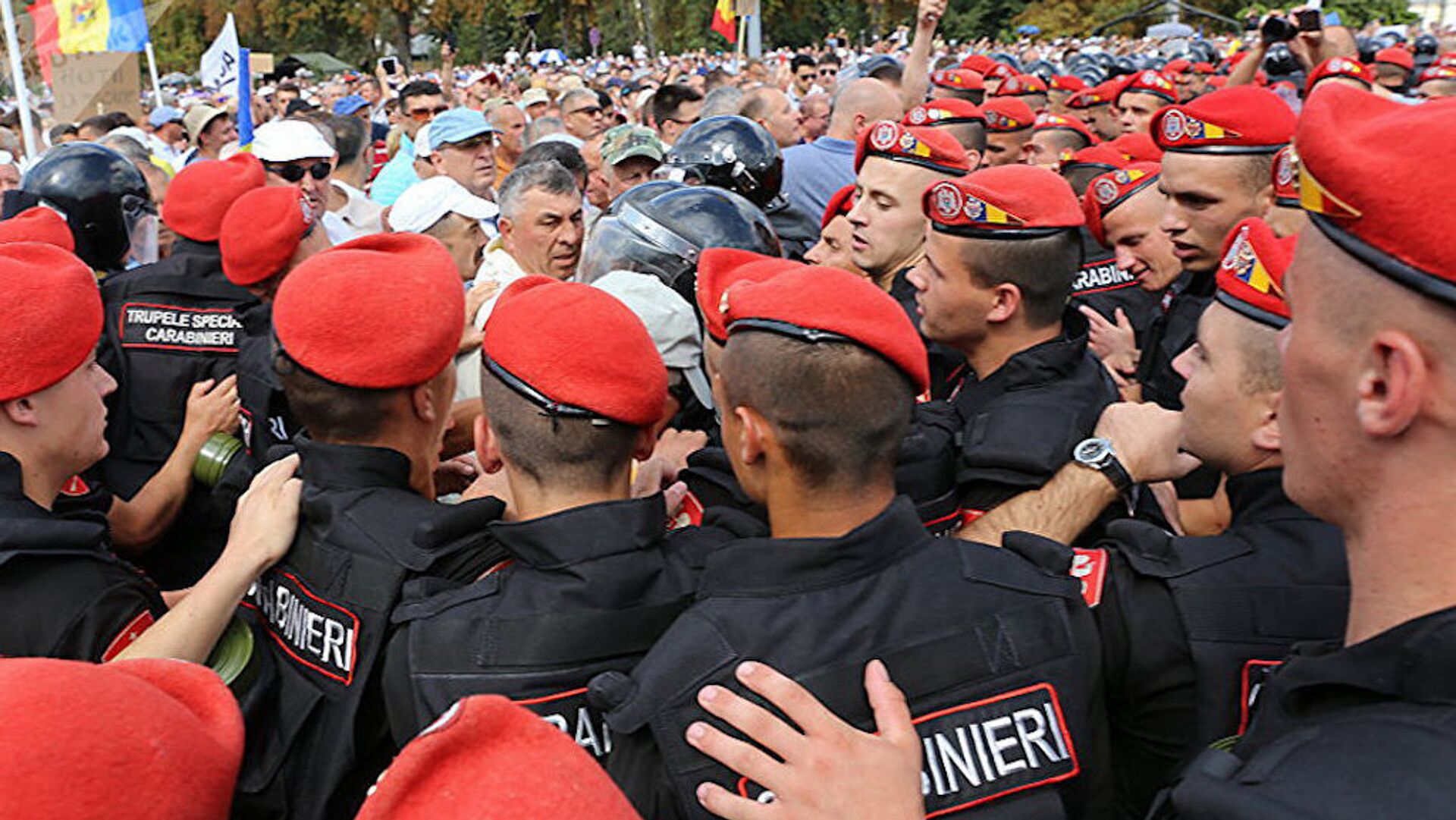 Акция протеста с требованием отставки правительства в Кишиневе, Молдавия. 26 августа 2018 - Sputnik Абхазия, 1920, 26.11.2025