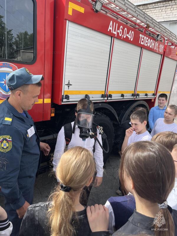 В Димитровграде школьники познакомились с работой огнеборцев
