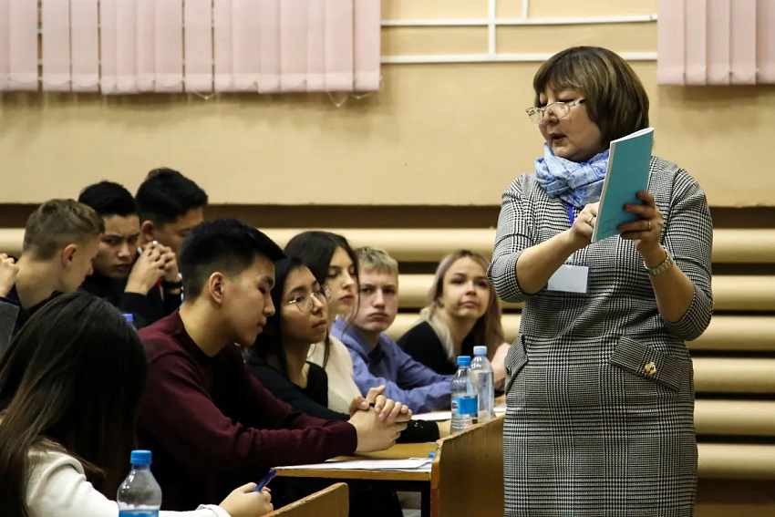 Преподавателям вузов Казахстана планируют поднять зарплаты