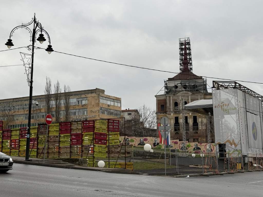 В Курске покажут прямой эфир спектакля с Мироновым и Стекловой