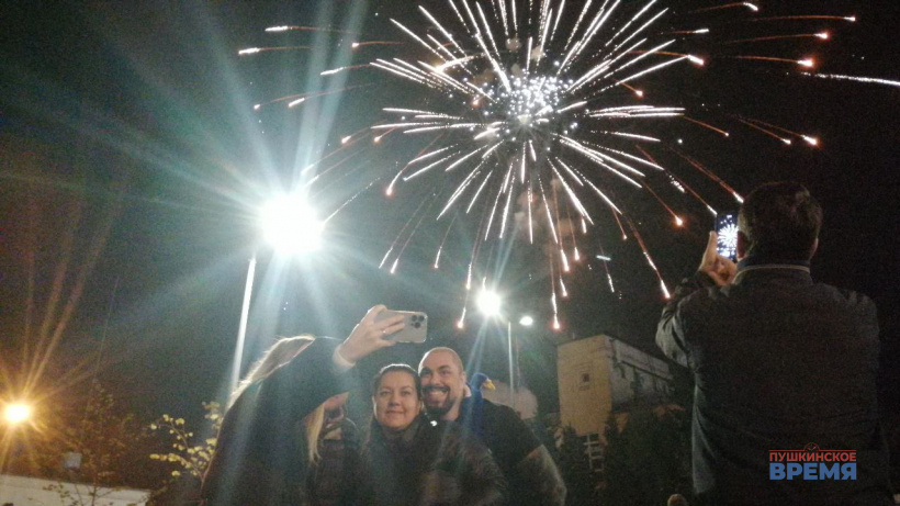 Салют в москве на дне города. Салют парк победы 2022. Салют в москве на дне города. Салют в москве 2022. День города ивантеевка 2022 серябкина.