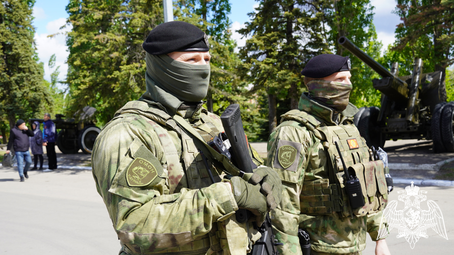 В Саратовской области сотрудники Росгвардии обеспечили охрану общественного порядка во время празднования Дня Победы 