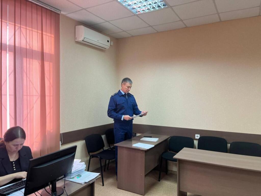 Суд