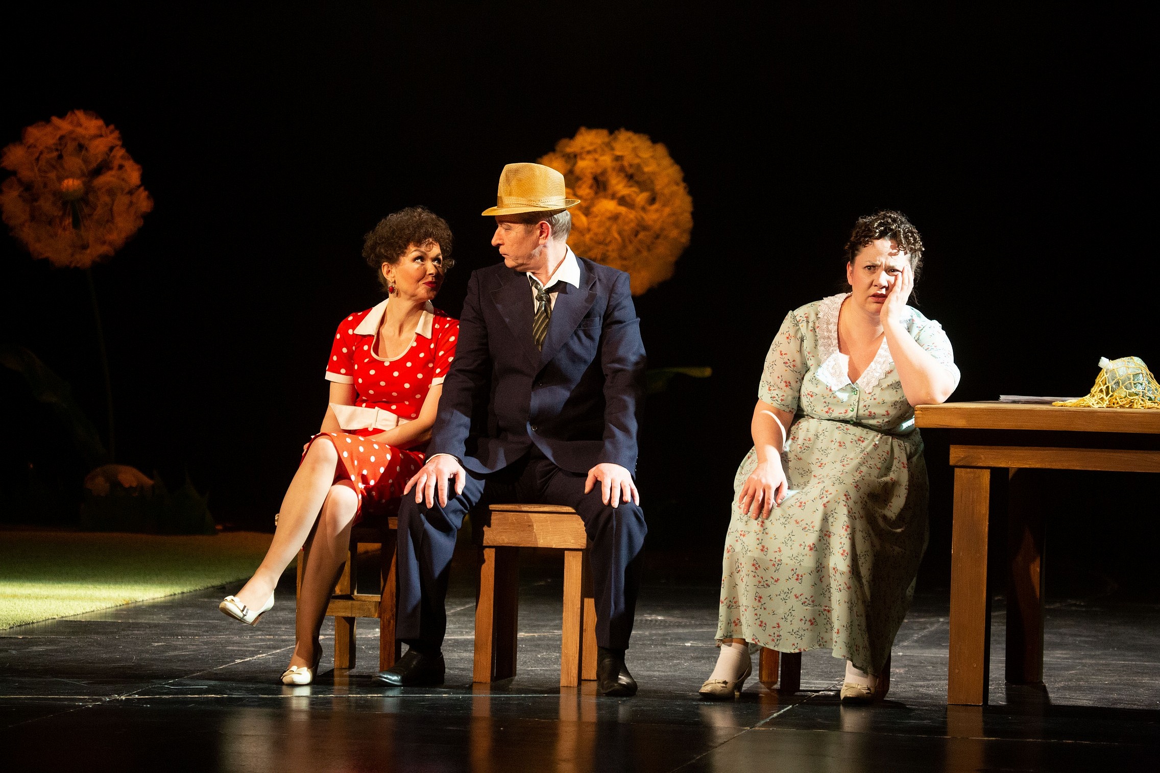 Маленькие комедии фото. Маленький принц московский театр вахтангова. Небольшие постановки. Аронова полицеймако шакуров спектакль. Небольшие постановки.