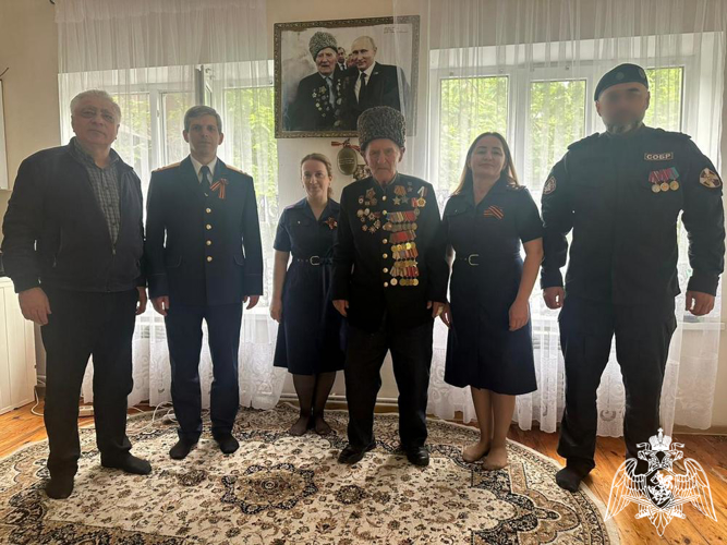 Росгвардейцы Дагестана поздравили ветеранов с Днем Победы