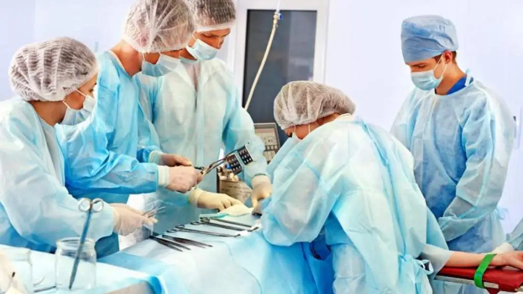 хирург сколько учиться