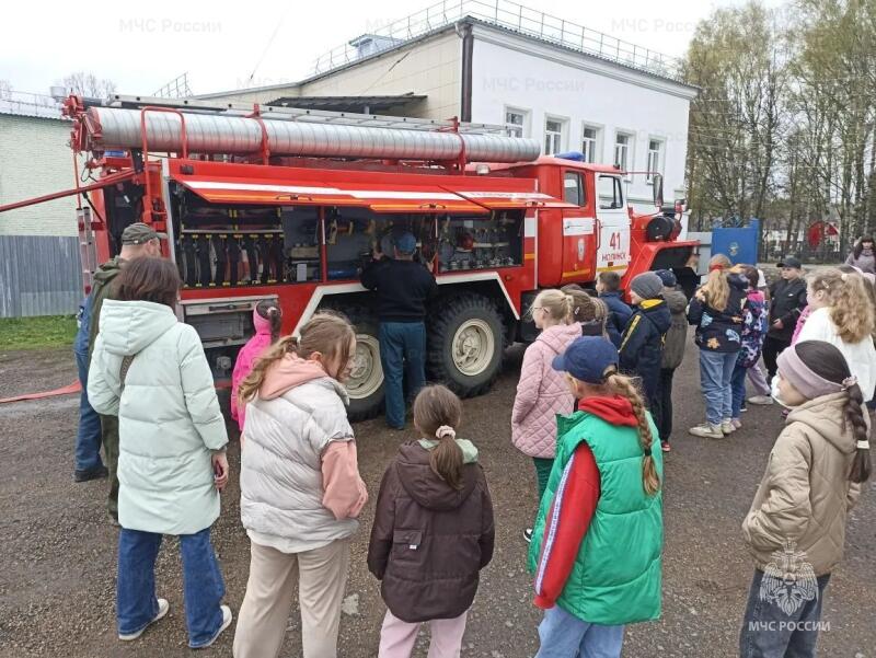 Кировские школьники побывали в старинной пожарной части города Нолинск