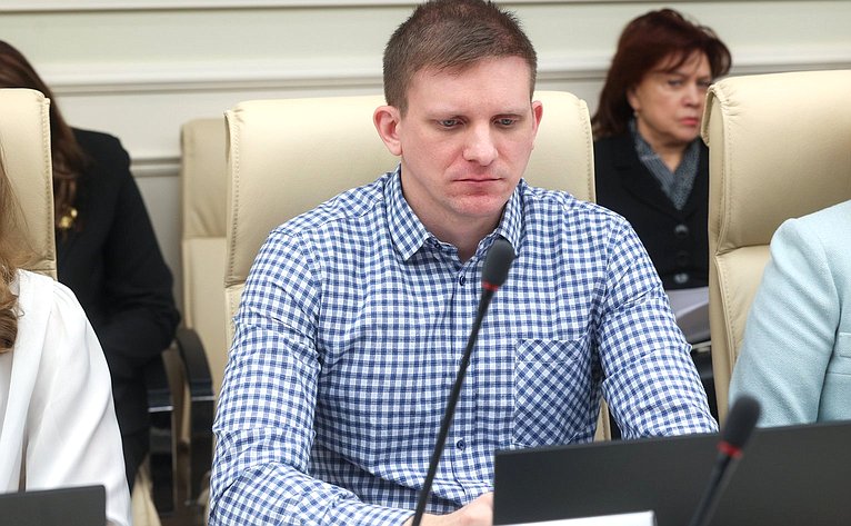 Круглый стол Комитета СФ по социальной политике «Актуальные вопросы совершенствования мер поддержки молодых специалистов, работающих в сфере здравоохранения (в рамках проекта «Всероссийская научная школа «Медицина молодая»)»