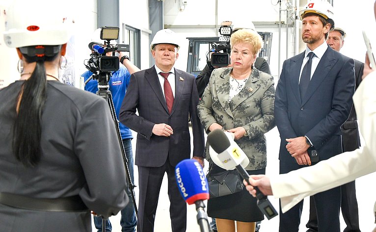 В рамках выездного совещания в Барнауле сенаторы посетили технопарк «Компонент»