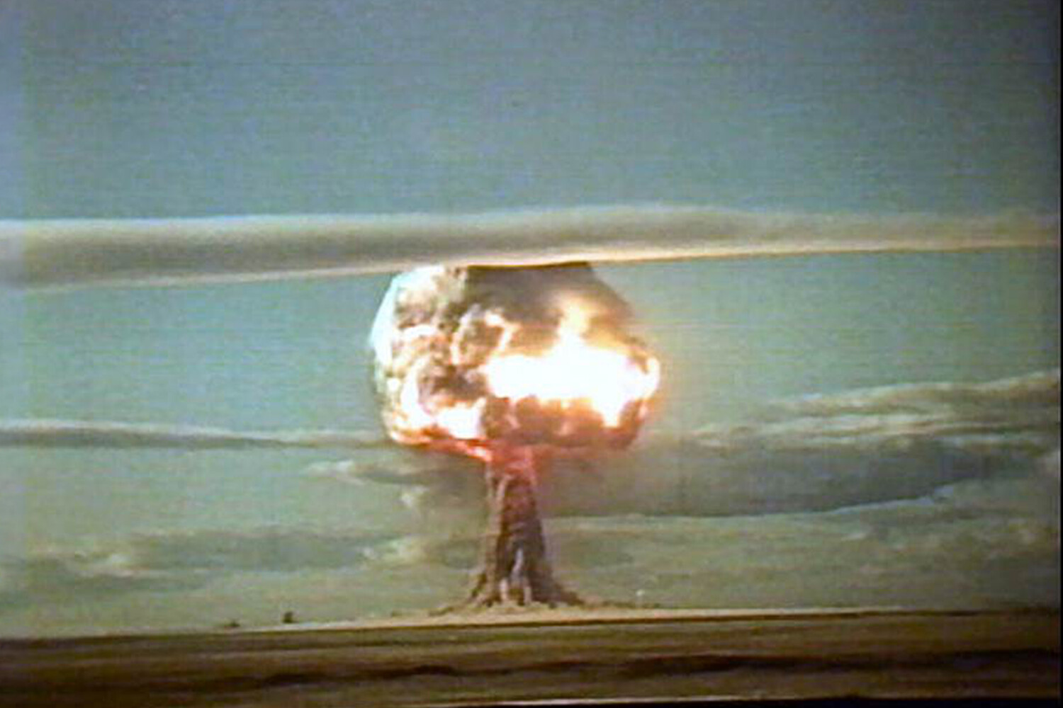 Испытание первой ядерной бомбы год. Испытание первой водородной бомбы СССР 1953. Царь бомба 1961. Испытание водородной бомбы в СССР 1961. 29 Августа 1949 г испытание первой атомной бомбы в СССР РДС-1.