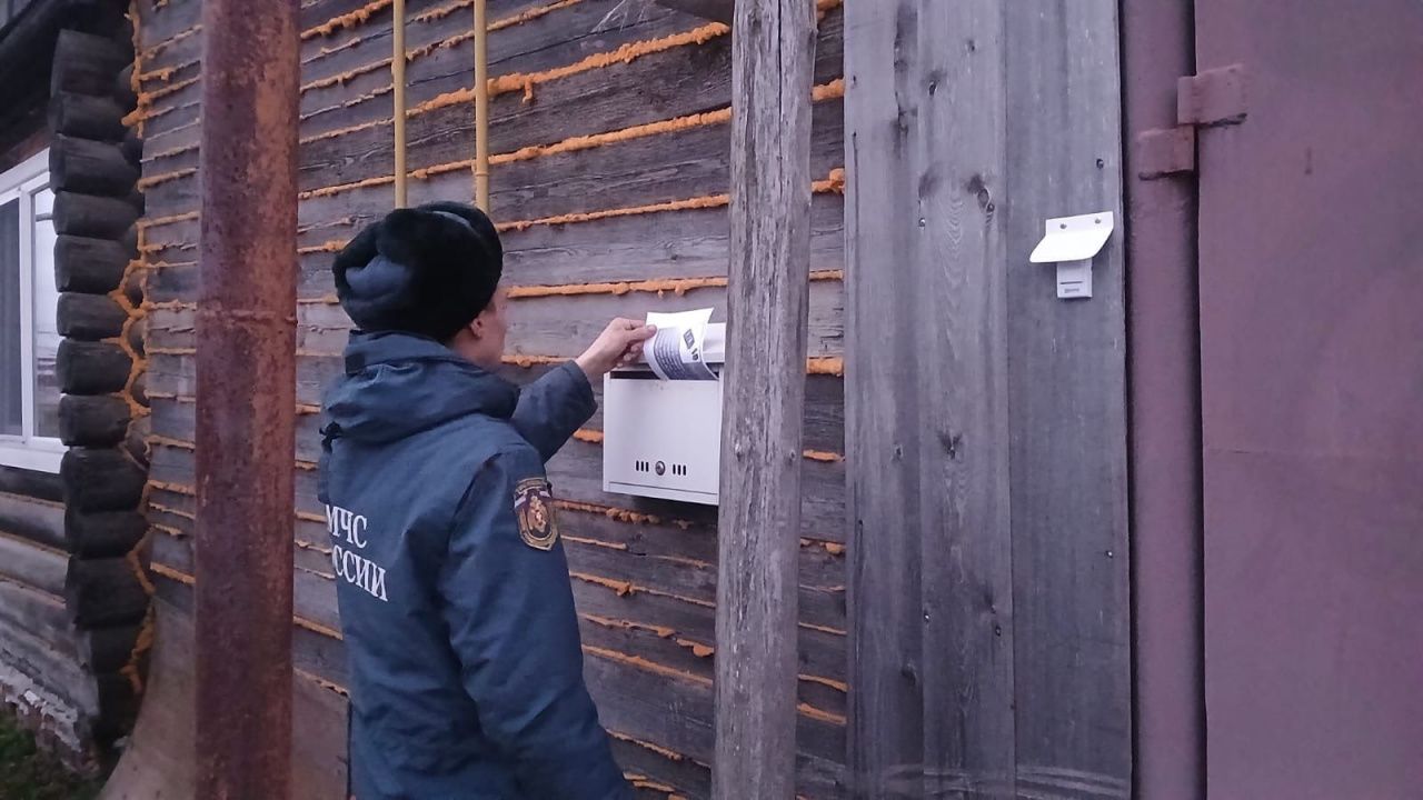 Пожарные рассказали жителям частного сектора, как безопасно отметить Новый год