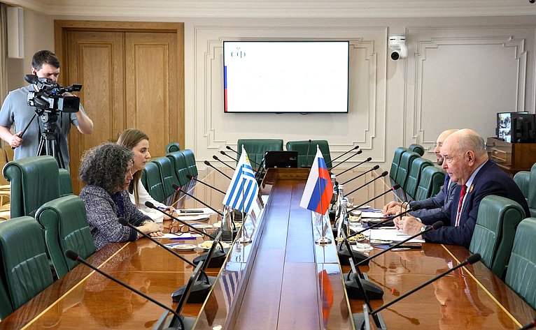 Встреча председателя Комитета Совета Федерации по международным делам Григория Карасина с Чрезвычайным и Полномочным Послом Восточной Республики Уругвай в Российской Федерации Марией Дель Росарио Портель Касановой