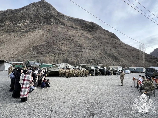 Военный оркестр Росгвардии поздравил с наступающим Новым годом сослуживцев, выполняющих задачи в отдаленных районах Дагестана