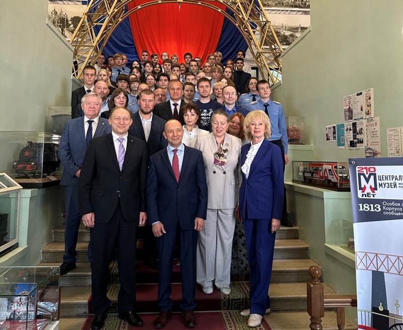Председатель Попечительского совета РАНХиГС Санкт-Петербург Владимир Квинт открыл новый учебный год Лиги юных стратегов