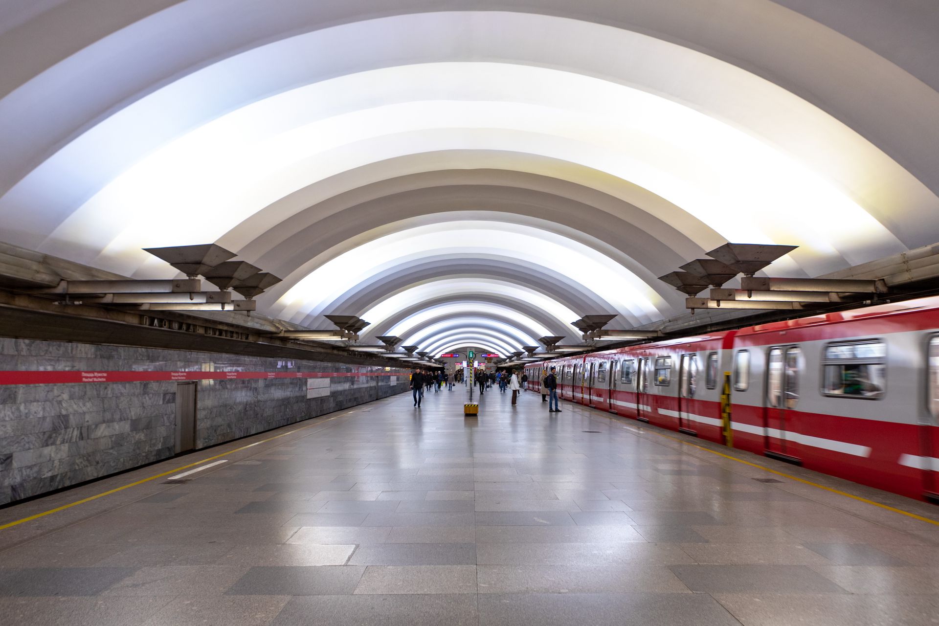 метро в питере с дверями