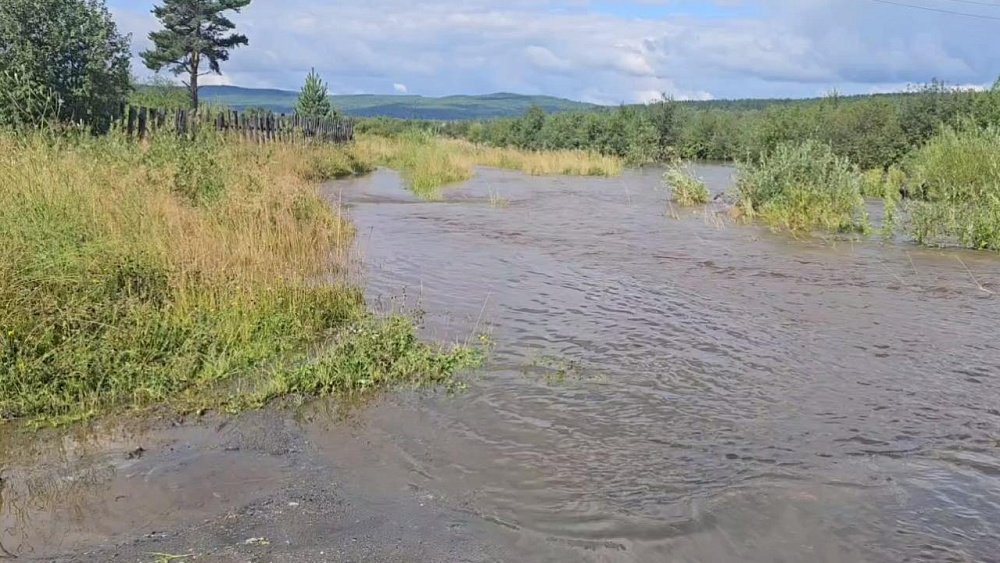 Река Куса вышла из берегов: подтоплены приусадебные участки в поселке Магнитка
