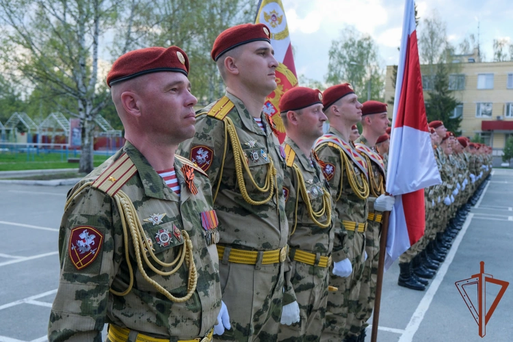 В Уральском округе Росгвардии наградили участников парадного расчета