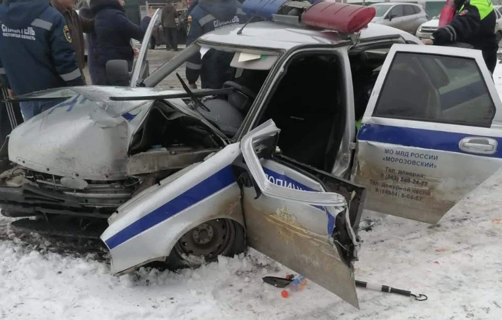 Машина упала на полицейского