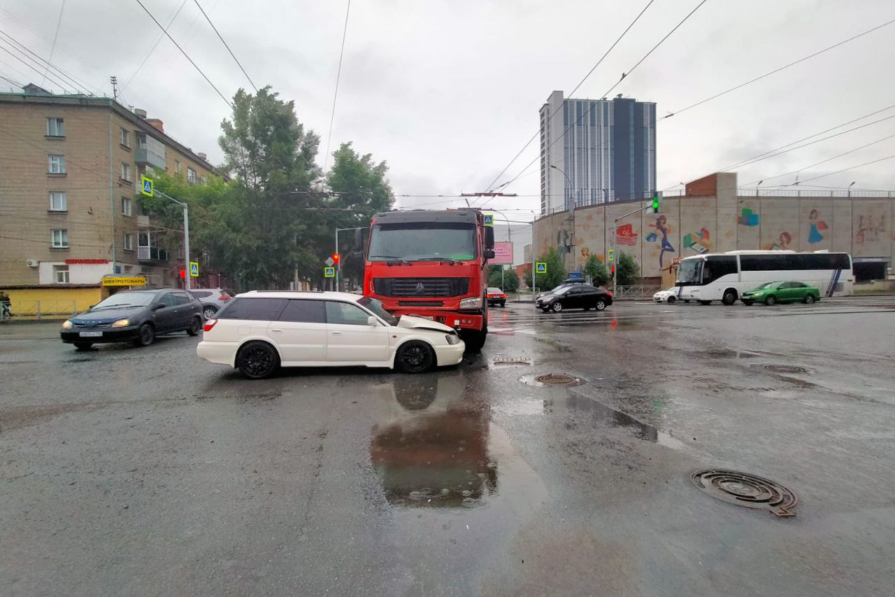 Произошло возгорание автомобиля водитель получил ожоговую травму