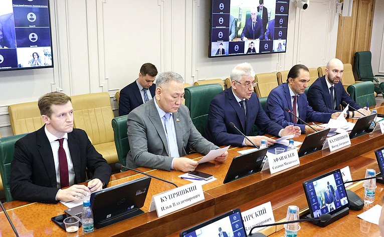 Совещание «Промышленная кооперация: условия для роста производственного и технологического потенциала регионов Дальнего Востока»
