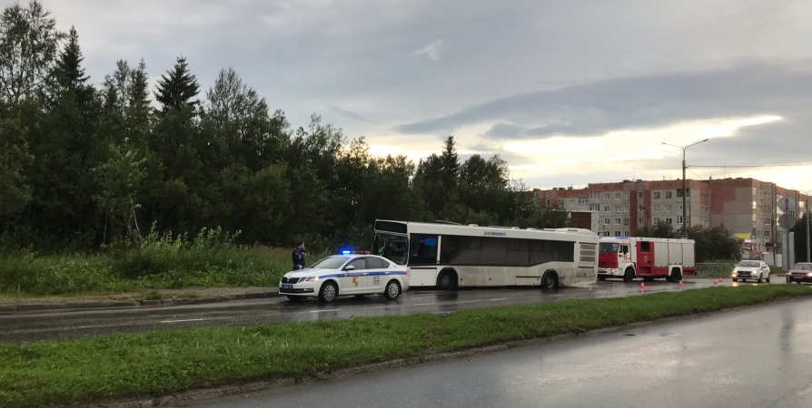 В Апатитах на Сидоренко в ДТП попал автобус без пассажиров
