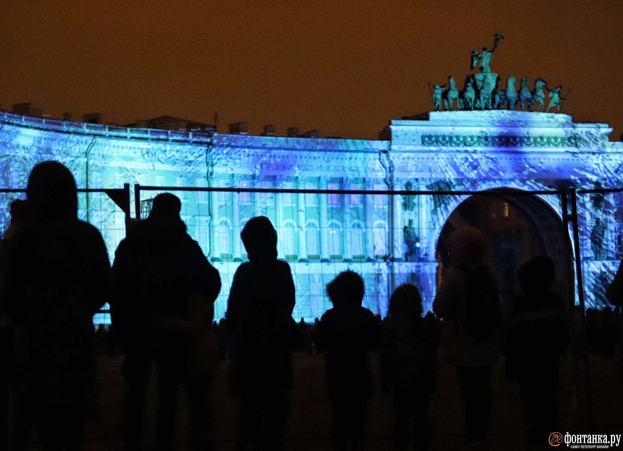 на дворцовой площади спб