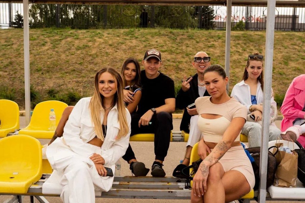 Карина Кросс, Саша Стоун, Никита Серов и другие провели открытую ...