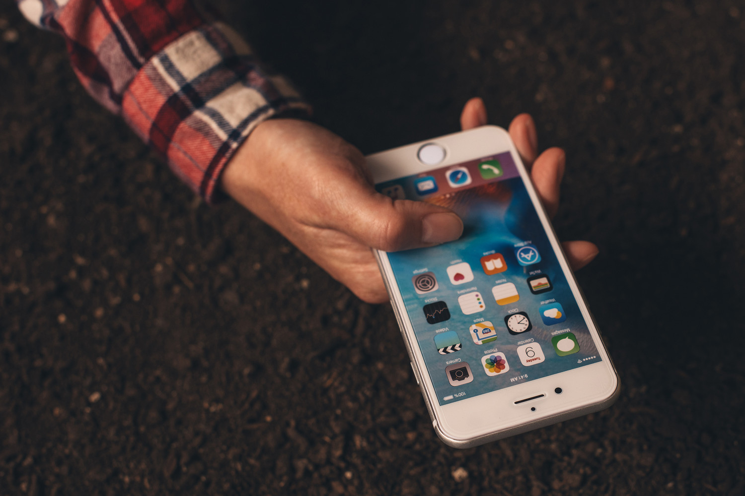 Iphone 9:41. Айфон российского производства. Русский iphone. Айфон российского производства. Айфон интересные.