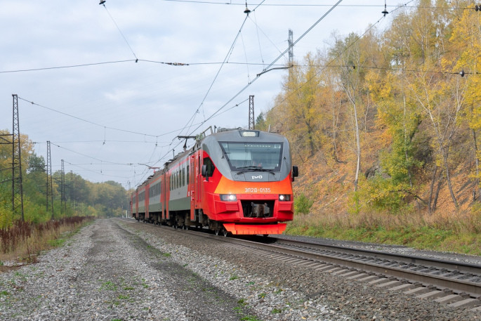 Электропоезд Новокузнецк Новосибирск. Кузбасс пригород. Железная дорога Новокузнецк Новосибирск. Ускоренный электропоезд.