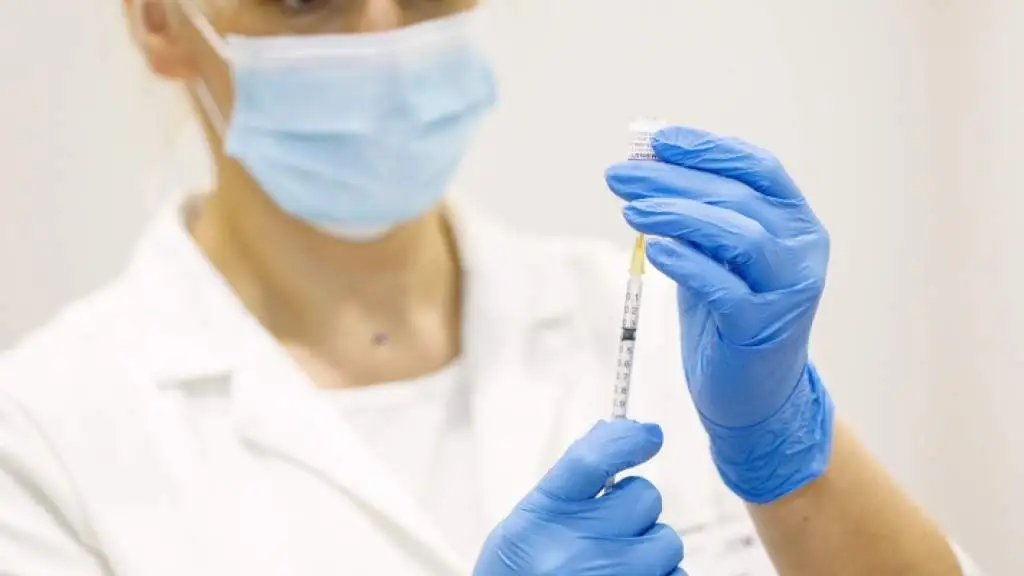 От папилломавируса человека в Литве начали прививать и 11-летних мальчиков