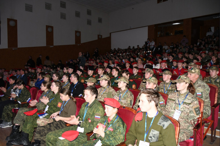 В Новосибирской области Росгвардия приняла участие в межрегиональном форуме военно-патриотических объединений 