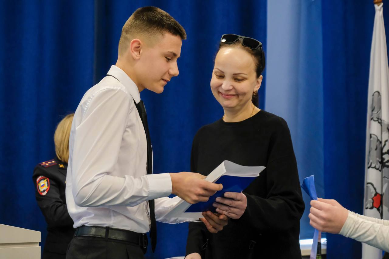 Юным горожанам вручили паспорта в преддверии Дня защитника Отечества