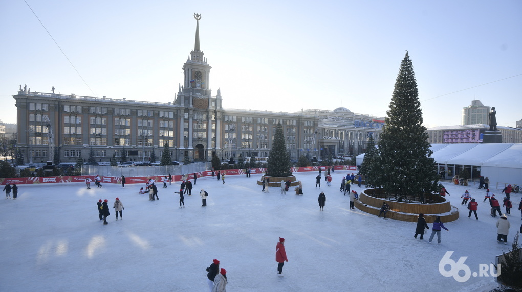 На площади 1905 года открыли главный каток города. Тест-драйв 66.RU