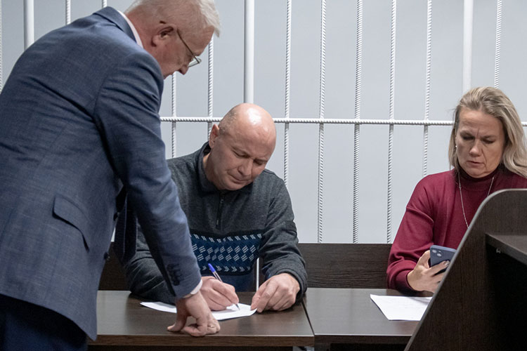 Адвокат Евгений Котов сказал, что они будут обжаловать приговор