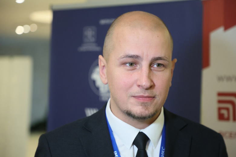 Евгений Петров