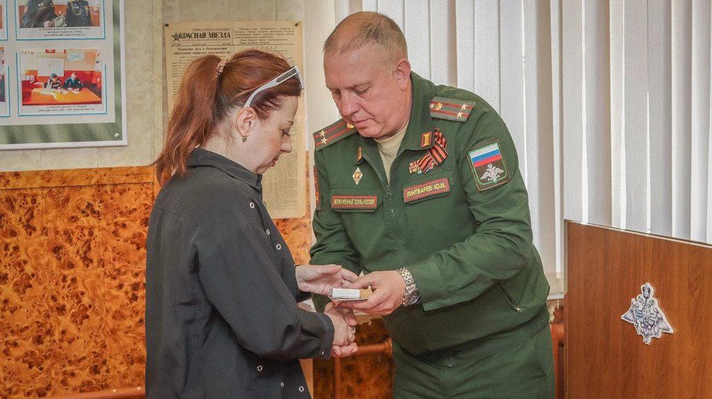 Семьям погибших брянских героев передали их ордена Мужества